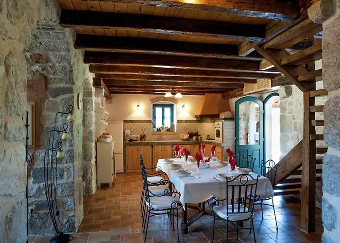 On Krk With Pool And Outdoor Kitchen Strilcici