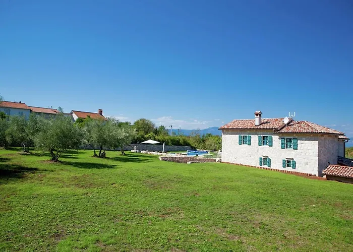 On Krk With Pool And Outdoor Kitchen Villa *