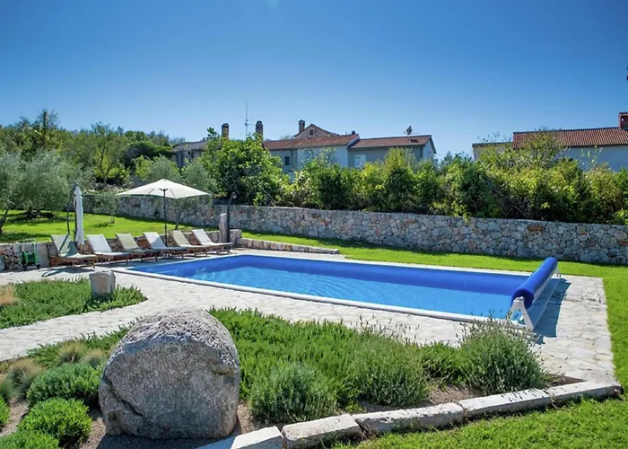 On Krk With Pool And Outdoor Kitchen