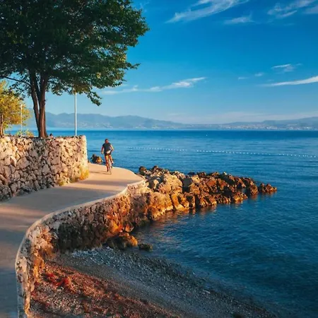 Upscale On An Exclusive Island Villa Strilcici