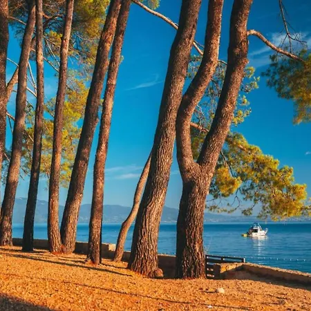 Upscale On An Exclusive Island Villa Strilcici