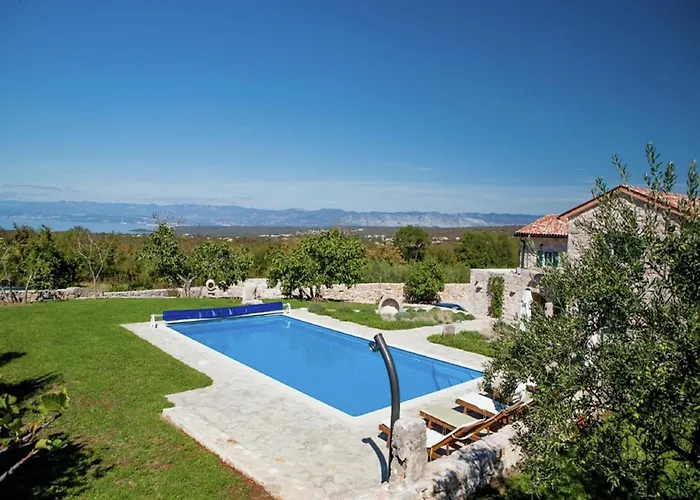 别墅 On Krk With Pool And Outdoor Kitchen